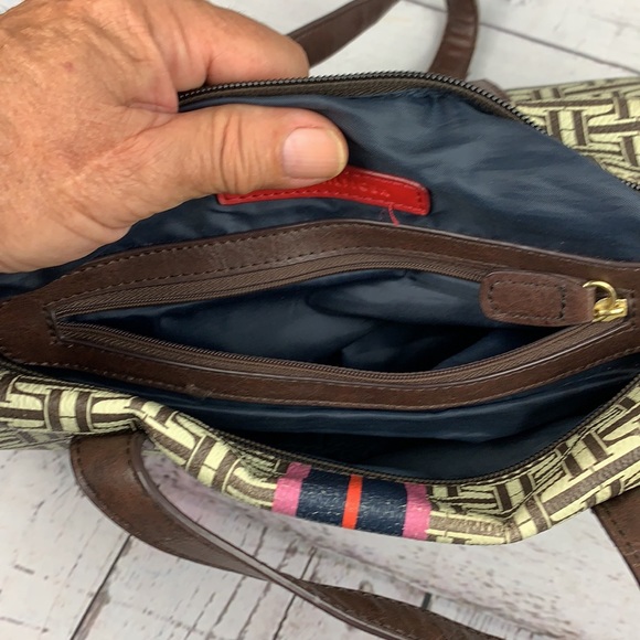 Tommy Hilfiger tan & brown shoulder bag - Picture 6 of 13